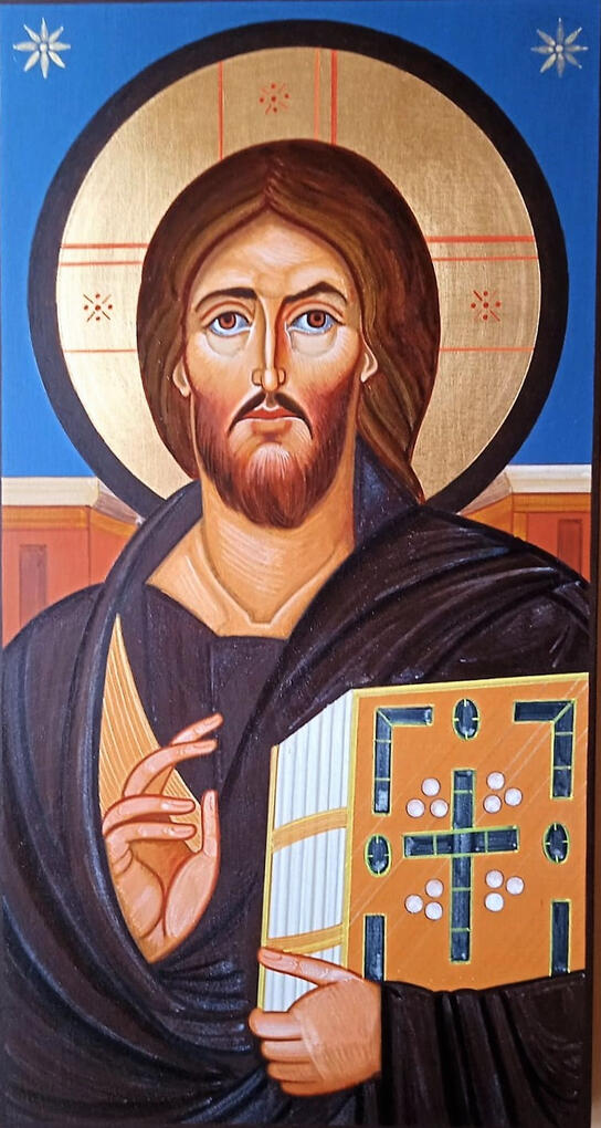 Icona greco ortodossa dipinta a mano dal pittore di icone Nicola Damiano raffigurante il Cristo Pantocratore, ispirata al modello del Monte Sinai, con il volto asimmetrico, la mano benedicente e il Vangelo chiuso, su fondo in foglia d'oro.