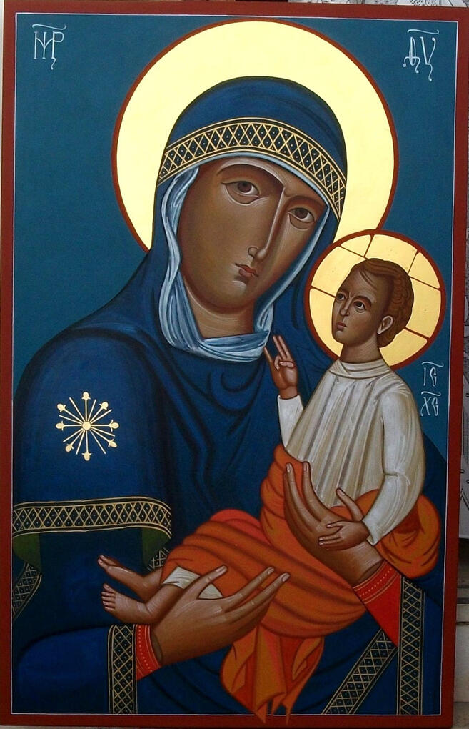 Icona in stile greco ortodosso della Maria Santissima di Siponto dipinta a mano da Nicola Damiano, con la Vergine Odigitria che sostiene il Bambino Gesù benedicente, manti scuri con bordure decorate, aureole finemente rifinite e sfondo in foglia d'oro.